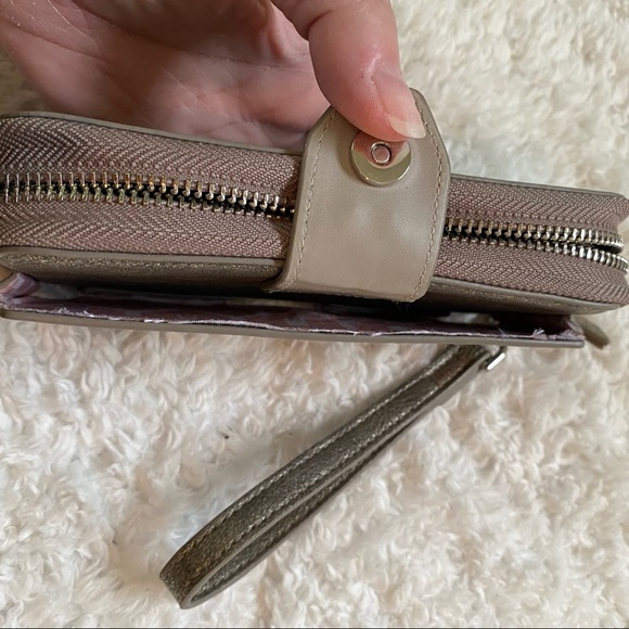 Stella & Dot Madison Tech (Phone) Wallet in Brushed Metallic - Picture 4 of 4